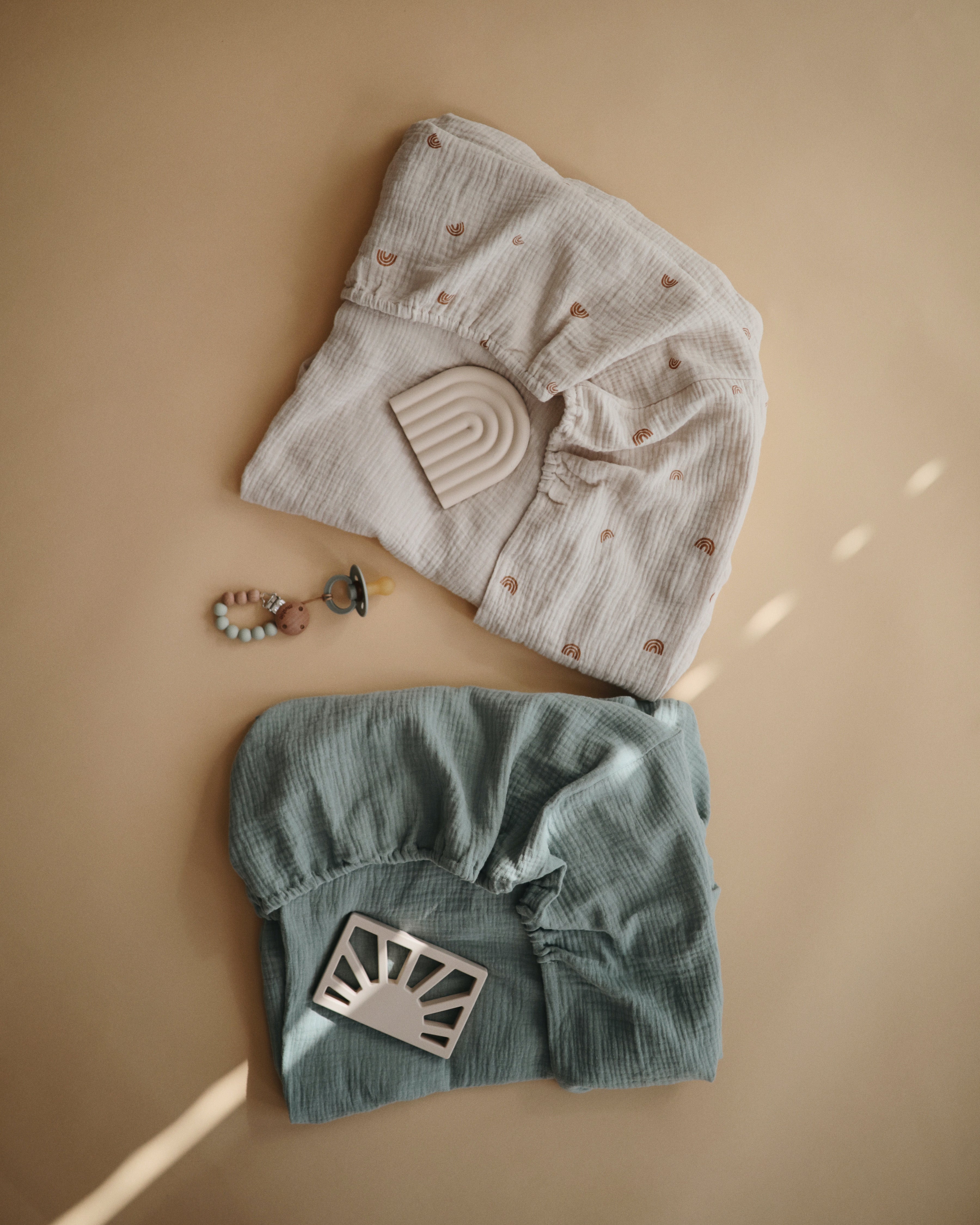 Muslin crib sheets (Roman Green)