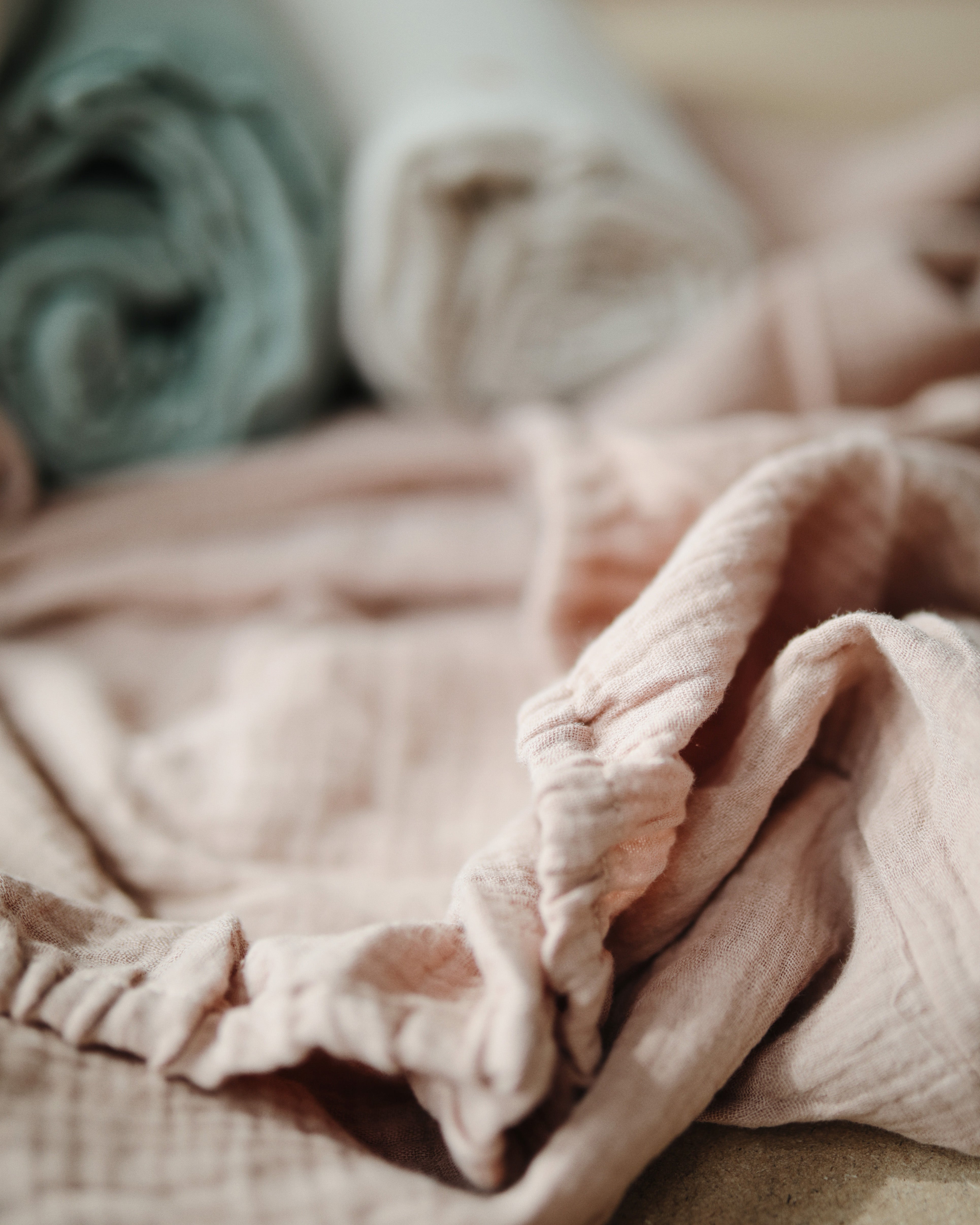 Muslin crib sheets (Blush)