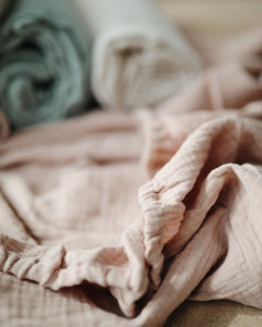 Muslin crib sheets (Blush)